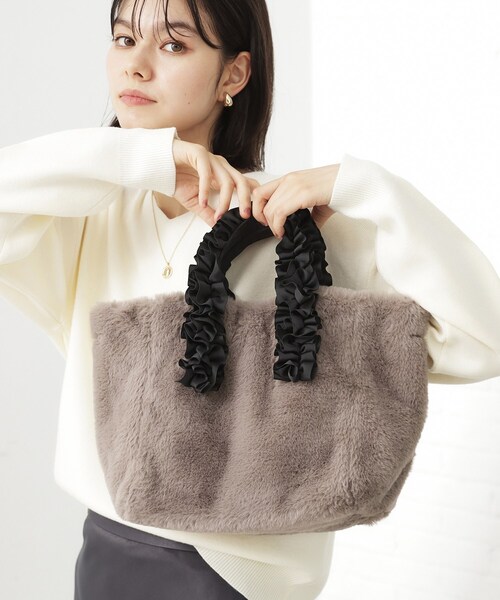 THE SHOP TK （ザ ショップ ティーケー ）の「フリルハンドルフェイクファーバッグ（トートバッグ・レディース・ブラウン系その他/キャメル/スミクロ・00）」の2枚目の写真