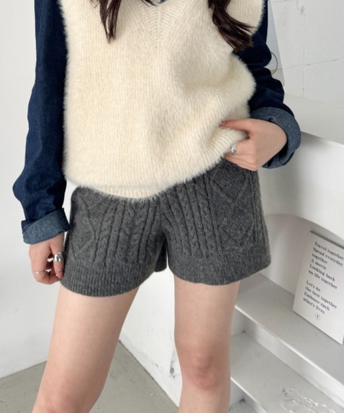 SOLLON.(ソルロン)の「ケーブルニットホットパンツ(その他パンツ・レディース・アイボリー/ブラック/グレー/チャコールグレー・FREE)」の2枚目の写真