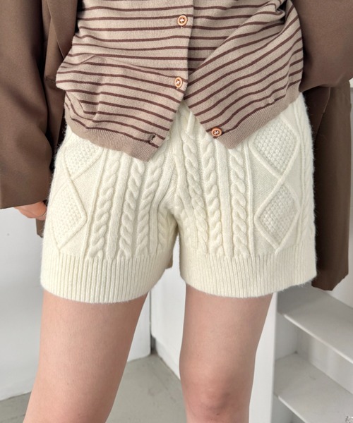 SOLLON.(ソルロン)の「ケーブルニットホットパンツ(その他パンツ・レディース・アイボリー/ブラック/グレー/チャコールグレー・FREE)」の7枚目の写真