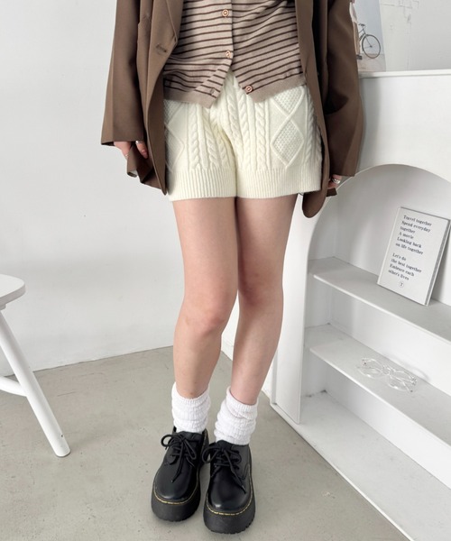 SOLLON.(ソルロン)の「ケーブルニットホットパンツ(その他パンツ・レディース・アイボリー/ブラック/グレー/チャコールグレー・FREE)」の9枚目の写真
