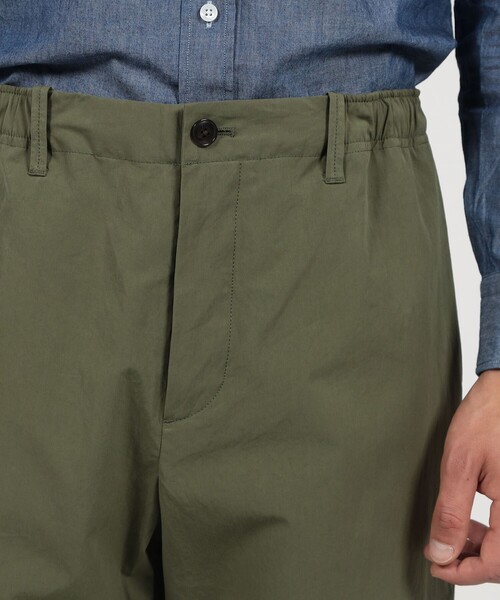 TOMORROWLAND （トゥモローランド）の「80/2スーピマコットン イージーパンツ BORGHI（チノパンツ・メンズ・ブラック/カーキ・M/L/S）」の7枚目の写真