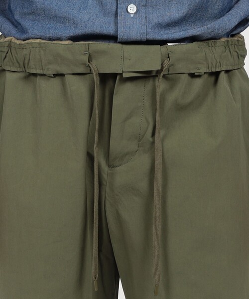 TOMORROWLAND （トゥモローランド）の「80/2スーピマコットン イージーパンツ BORGHI（チノパンツ・メンズ・ブラック/カーキ・M/L/S）」の11枚目の写真