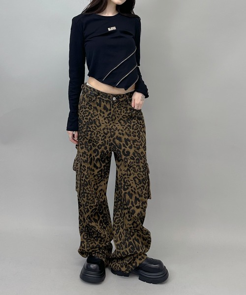 FOLLOWIN(フォロウィン)の「2color/レオパードワイドカーゴパンツ(カーゴパンツ・レディース・ベージュ/グリーン・SMALL/MEDIUM/LARGE)」の2枚目の写真