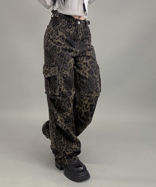 FOLLOWIN(フォロウィン)の「2color/レオパードワイドカーゴパンツ(カーゴパンツ・レディース・ベージュ/グリーン・SMALL/MEDIUM/LARGE)」の1枚目の写真