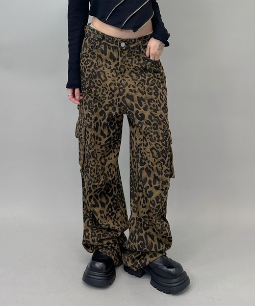 FOLLOWIN(フォロウィン)の「2color/レオパードワイドカーゴパンツ(カーゴパンツ・レディース・ベージュ/グリーン・SMALL/MEDIUM/LARGE)」の4枚目の写真