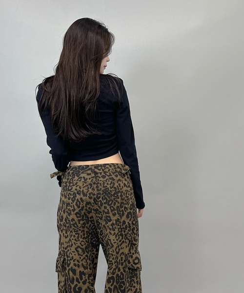 FOLLOWIN(フォロウィン)の「2color/レオパードワイドカーゴパンツ(カーゴパンツ・レディース・ベージュ/グリーン・SMALL/MEDIUM/LARGE)」の5枚目の写真