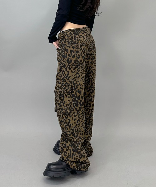 FOLLOWIN(フォロウィン)の「2color/レオパードワイドカーゴパンツ(カーゴパンツ・レディース・ベージュ/グリーン・SMALL/MEDIUM/LARGE)」の6枚目の写真