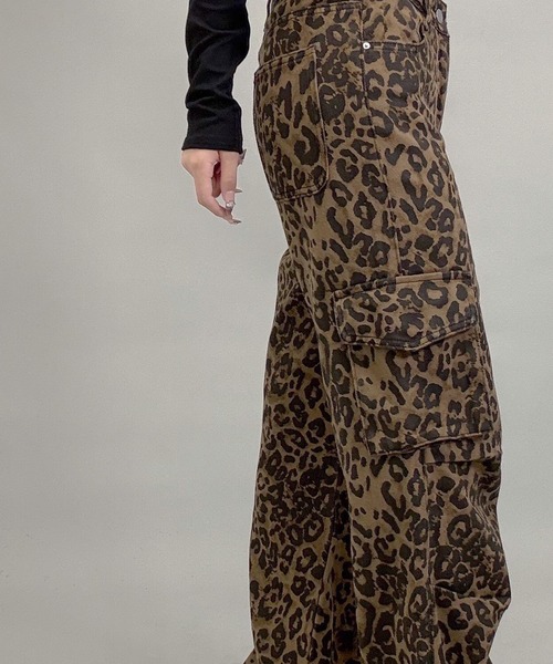 FOLLOWIN(フォロウィン)の「2color/レオパードワイドカーゴパンツ(カーゴパンツ・レディース・ベージュ/グリーン・SMALL/MEDIUM/LARGE)」の11枚目の写真