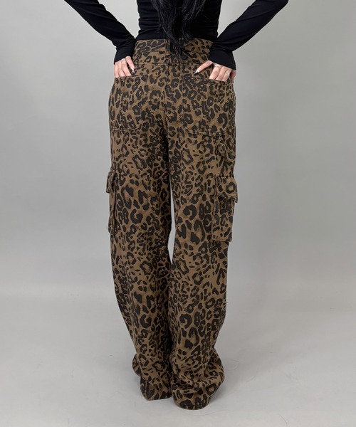 FOLLOWIN(フォロウィン)の「2color/レオパードワイドカーゴパンツ(カーゴパンツ・レディース・ベージュ/グリーン・SMALL/MEDIUM/LARGE)」の14枚目の写真