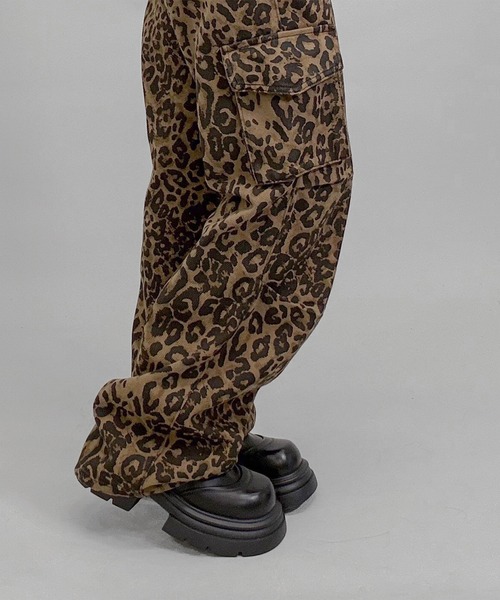 FOLLOWIN(フォロウィン)の「2color/レオパードワイドカーゴパンツ(カーゴパンツ・レディース・ベージュ/グリーン・SMALL/MEDIUM/LARGE)」の20枚目の写真