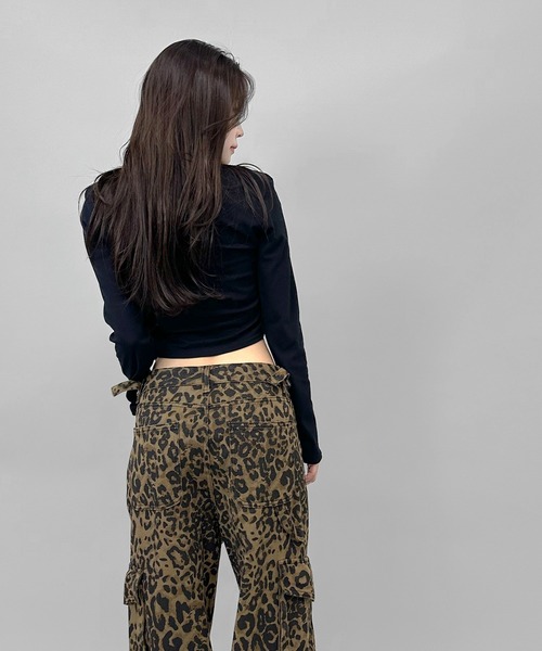 FOLLOWIN(フォロウィン)の「2color/レオパードワイドカーゴパンツ(カーゴパンツ・レディース・ベージュ/グリーン・SMALL/MEDIUM/LARGE)」の14枚目の写真