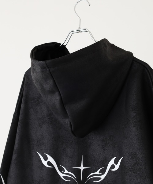 Ed Hardy（エドハーディー）の「ED HARDY PU風スウェードタッチダンボール トライバル刺繍ダブルZIPパーカー（パーカー・メンズ・ブラック・M/L）」の2枚目の写真