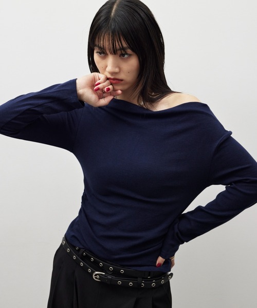 HANNE(アン)の「ドレープネックオフショルダーロンTEE(Tシャツ/カットソー・レディース・ホワイト/ネイビー/ブラック・FREE)」の4枚目の写真