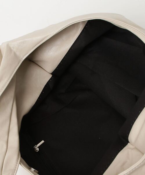 .KOM(ドットコム)の「『.KOM/ドットケーオーエム』PUワンショルダーバッグ【GC】(ショルダーバッグ・レディース・アイボリー/キャメル/ブラウン/ブラック・FREE)」の13枚目の写真