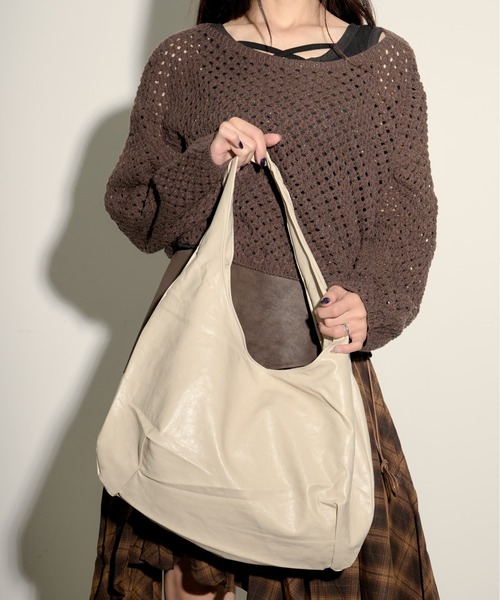 .KOM(ドットコム)の「『.KOM/ドットケーオーエム』PUワンショルダーバッグ【GC】(ショルダーバッグ・レディース・アイボリー/キャメル/ブラウン/ブラック・FREE)」の2枚目の写真