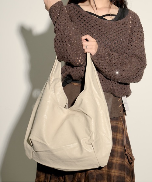 .KOM(ドットコム)の「『.KOM/ドットケーオーエム』PUワンショルダーバッグ【GC】(ショルダーバッグ・レディース・アイボリー/キャメル/ブラウン/ブラック・FREE)」の8枚目の写真