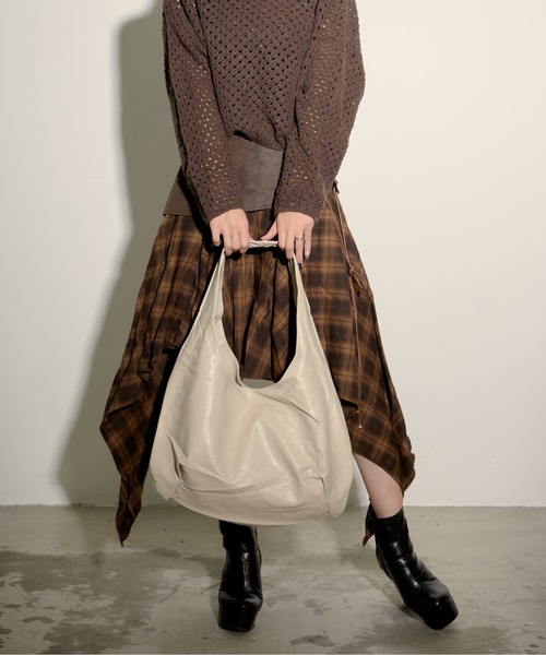 .KOM(ドットコム)の「『.KOM/ドットケーオーエム』PUワンショルダーバッグ【GC】(ショルダーバッグ・レディース・アイボリー/キャメル/ブラウン/ブラック・FREE)」の9枚目の写真