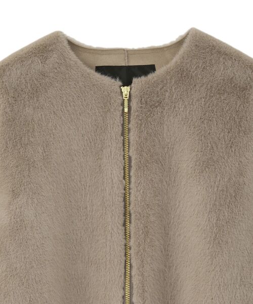 YECCA VECCA（イェッカヴェッカ）の「ボリューム袖フェイクファーコート（その他アウター・レディース・モカ/ライトベージュ・FREE）」の3枚目の写真