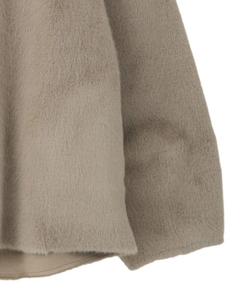 YECCA VECCA（イェッカヴェッカ）の「ボリューム袖フェイクファーコート（その他アウター・レディース・モカ/ライトベージュ・FREE）」の4枚目の写真