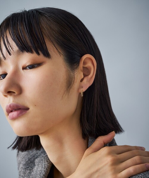 K10YG ピアス ツイスト