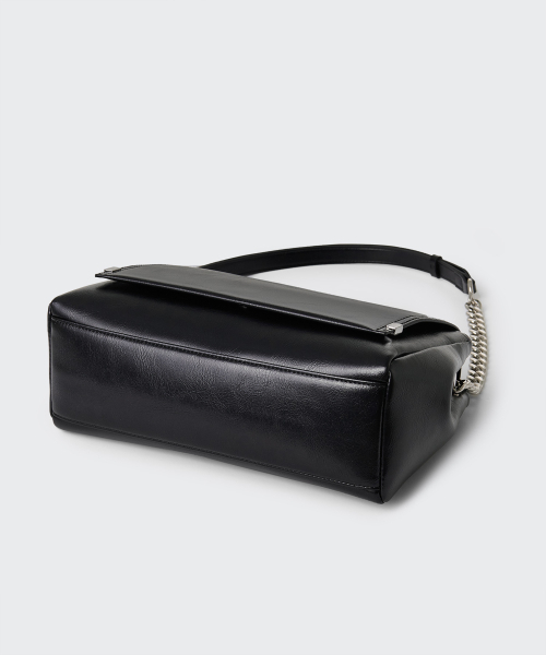 MUSINSA STANDARD WOMAN（ムシンサスタンダードウーマン）の「スクエアエンベロープショルダーバッグ[ブラック]（ショルダーバッグ・レディース・その他・FREE）」の4枚目の写真