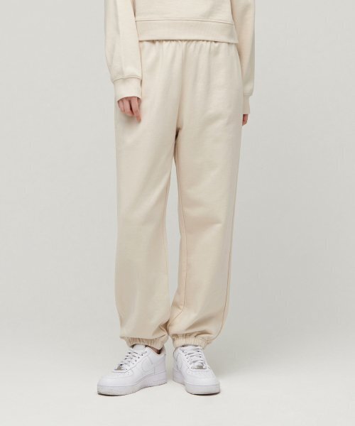 MUSINSA STANDARD WOMAN(ムシンサスタンダードウーマン)の「レディースリラックススウェットパンツ【エッグレット】(スウェットパンツ・レディース・その他・SMALL/MEDIUM/LARGE/X-SMALL)」の1枚目の写真