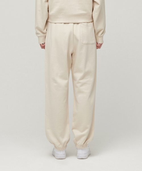 MUSINSA STANDARD WOMAN(ムシンサスタンダードウーマン)の「レディースリラックススウェットパンツ【エッグレット】(スウェットパンツ・レディース・その他・SMALL/MEDIUM/LARGE/X-SMALL)」の2枚目の写真