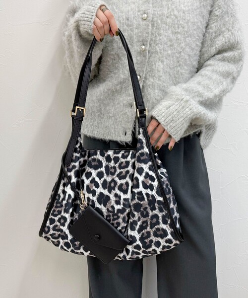 fredy emue（フレディエミュ）の「撥水ベルトハンドルナイロンショルダーバッグ（ショルダーバッグ・レディース・ブラウン系その他/ブラック・FREE）」の4枚目の写真