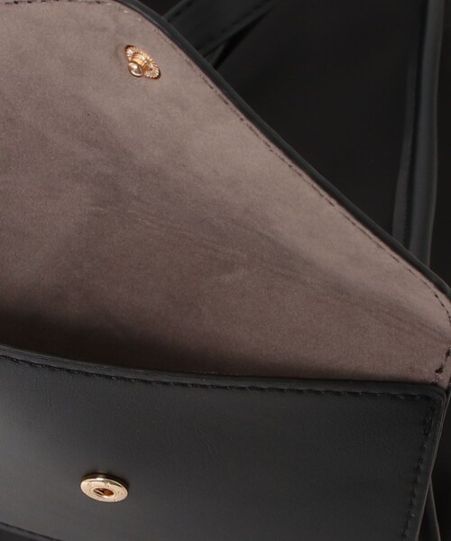 fredy emue（フレディエミュ）の「撥水ベルトハンドルナイロンショルダーバッグ（ショルダーバッグ・レディース・ブラウン系その他/ブラック・FREE）」の11枚目の写真