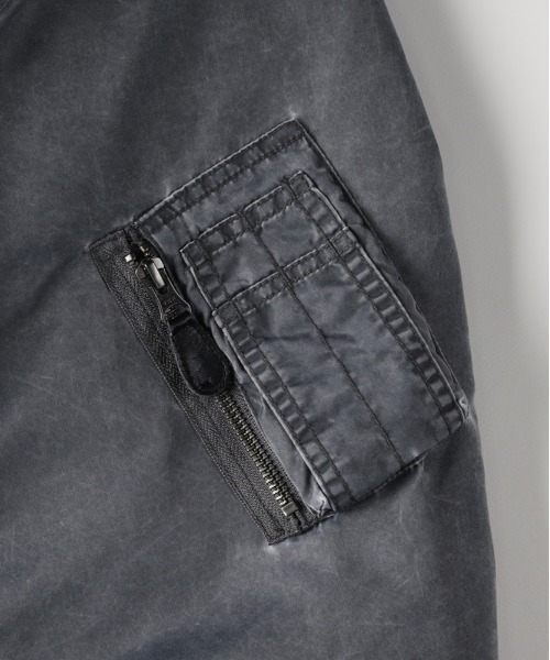 BACK NUMBER(バックナンバー)の「【BACK NUMBER】ビッグシルエットMA-1ブルゾン (カジュアルスタイル / 洗練デザイン / 軽量保温 / レイヤリング)(MA-1・メンズ・ブラック/グレー・L/XL/M)」の3枚目の写真