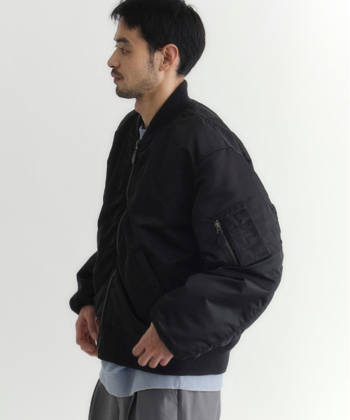 BACK NUMBER(バックナンバー)の「【BACK NUMBER】ビッグシルエットMA-1ブルゾン (カジュアルスタイル / 洗練デザイン / 軽量保温 / レイヤリング)(MA-1・メンズ・ブラック/グレー・L/XL/M)」の10枚目の写真