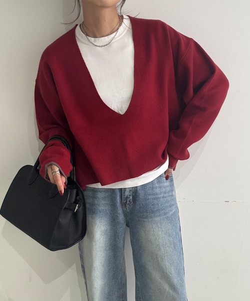 ISOOK（アイスー）の「ディープVネックソフトニット(chiica original) / クロップド ショート 深Vネック レイヤード バイカラー 赤ニット 配色 赤 レッド 黒 ブラック グレー（ニット/セーター・レディース・ブラック/グレー/レッド・FREE）」の3枚目の写真