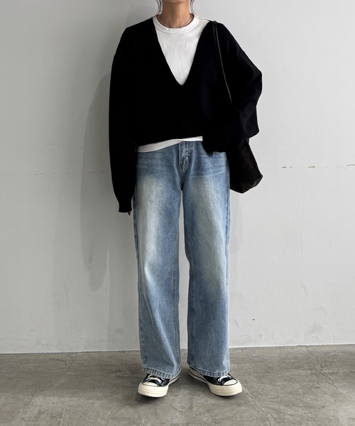 ISOOK（アイスー）の「ディープVネックソフトニット(chiica original) / クロップド ショート 深Vネック レイヤード バイカラー 赤ニット 配色 赤 レッド 黒 ブラック グレー（ニット/セーター・レディース・ブラック/グレー/レッド・FREE）」の2枚目の写真