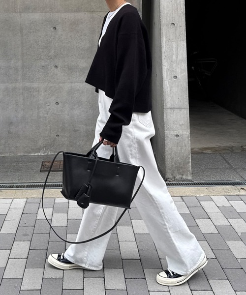 ISOOK（アイスー）の「ディープVネックソフトニット(chiica original) / クロップド ショート 深Vネック レイヤード バイカラー 赤ニット 配色 赤 レッド 黒 ブラック グレー（ニット/セーター・レディース・ブラック/グレー/レッド・FREE）」の10枚目の写真