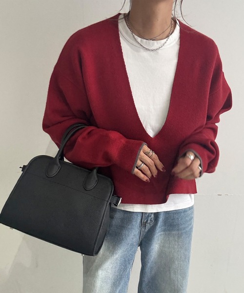 ISOOK（アイスー）の「ディープVネックソフトニット(chiica original) / クロップド ショート 深Vネック レイヤード バイカラー 赤ニット 配色 赤 レッド 黒 ブラック グレー（ニット/セーター・レディース・ブラック/グレー/レッド・FREE）」の12枚目の写真