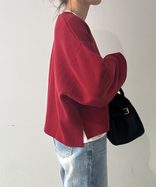 ISOOK（アイスー）の「ディープVネックソフトニット(chiica original) / クロップド ショート 深Vネック レイヤード バイカラー 赤ニット 配色 赤 レッド 黒 ブラック グレー（ニット/セーター・レディース・ブラック/グレー/レッド・FREE）」の6枚目の写真