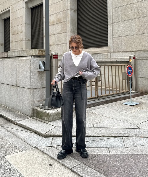 ISOOK（アイスー）の「ディープVネックソフトニット(chiica original) / クロップド ショート 深Vネック レイヤード バイカラー 赤ニット 配色 赤 レッド 黒 ブラック グレー（ニット/セーター・レディース・ブラック/グレー/レッド・FREE）」の13枚目の写真