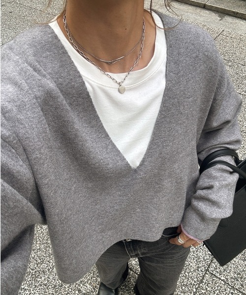 ISOOK（アイスー）の「ディープVネックソフトニット(chiica original) / クロップド ショート 深Vネック レイヤード バイカラー 赤ニット 配色 赤 レッド 黒 ブラック グレー（ニット/セーター・レディース・ブラック/グレー/レッド・FREE）」の18枚目の写真