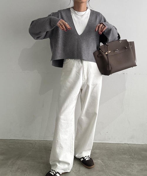 ISOOK（アイスー）の「ディープVネックソフトニット(chiica original) / クロップド ショート 深Vネック レイヤード バイカラー 赤ニット 配色 赤 レッド 黒 ブラック グレー（ニット/セーター・レディース・ブラック/グレー/レッド・FREE）」の22枚目の写真