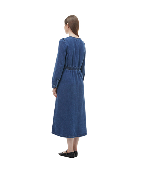 PLASTIC ISLAND(プラスティックアイランド)の「Back smoking semi-open flare denim one-piece PP3DO402(ワンピース・レディース・ダークブルー・SMALL/MEDIUM/X-SMALL)」の3枚目の写真