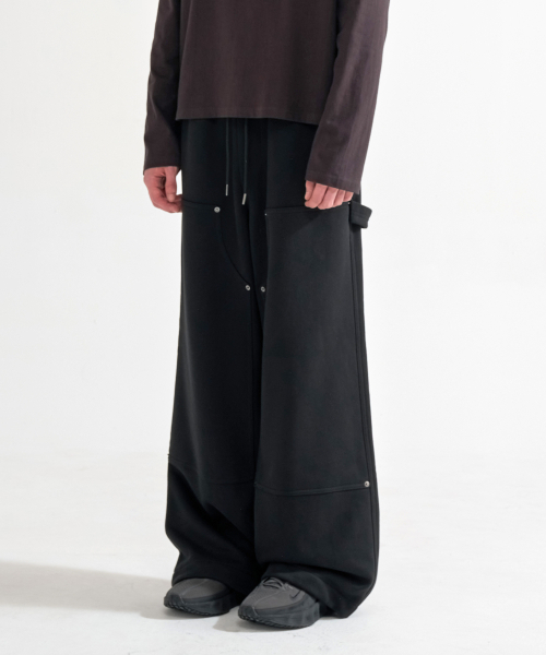 JUAN HOMME(ジュアンオム)の「ダブルニーカーペンタースウェットパンツ(ブラック)(スウェットパンツ・メンズ・その他・MEDIUM/LARGE/SMALL)」の1枚目の写真