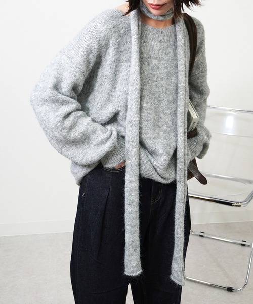 gossara（ゴサラ）の「マフラー付きVネックニット（ニット/セーター・レディース・ブラウン/グレー/カーキ・FREE）」の2枚目の写真