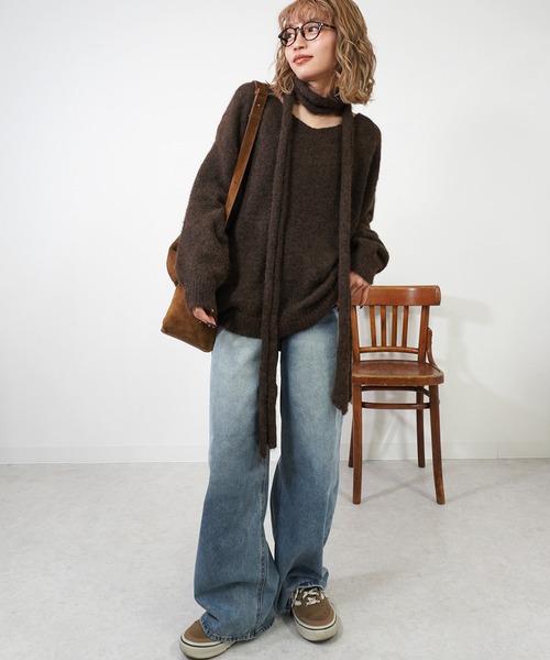 gossara（ゴサラ）の「マフラー付きVネックニット（ニット/セーター・レディース・ブラウン/グレー/カーキ・FREE）」の3枚目の写真