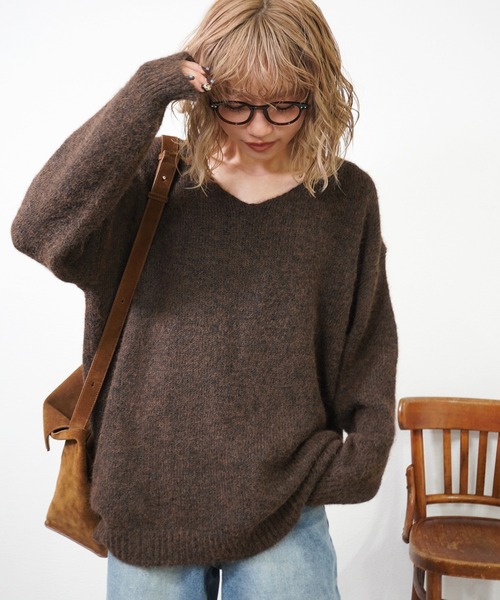 gossara（ゴサラ）の「マフラー付きVネックニット（ニット/セーター・レディース・ブラウン/グレー/カーキ・FREE）」の4枚目の写真