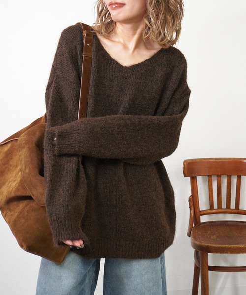 gossara（ゴサラ）の「マフラー付きVネックニット（ニット/セーター・レディース・ブラウン/グレー/カーキ・FREE）」の5枚目の写真