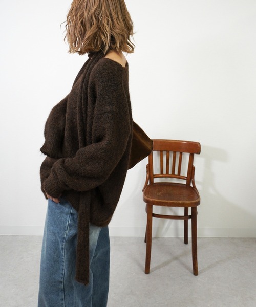 gossara（ゴサラ）の「マフラー付きVネックニット（ニット/セーター・レディース・ブラウン/グレー/カーキ・FREE）」の7枚目の写真