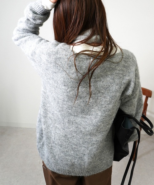 gossara（ゴサラ）の「マフラー付きVネックニット（ニット/セーター・レディース・ブラウン/グレー/カーキ・FREE）」の19枚目の写真