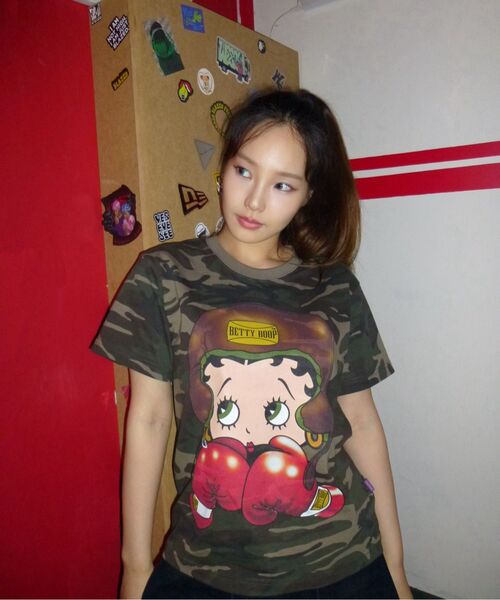 LAUGHER（ラファー）の「[PAT&MAT] ベストフレンドTシャツ - ブラック（Tシャツ/カットソー・レディース・ブラック・MEDIUM/X-LARGE/LARGE）」の11枚目の写真