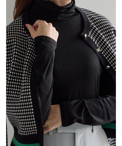 Te chichi（テチチ）の「吸湿発熱タートルネックカットソー《2025winter catalog item》（Tシャツ/カットソー・レディース・イエロー/オレンジ/オフホワイト/ブラック/チャコールグレー・F）」の2枚目の写真