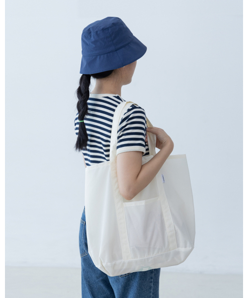 HOWKIDSFUL(ハウキッズフル)の「FOLDING BAG (WHITE)(ショルダーバッグ・レディース・その他・FREE)」の2枚目の写真